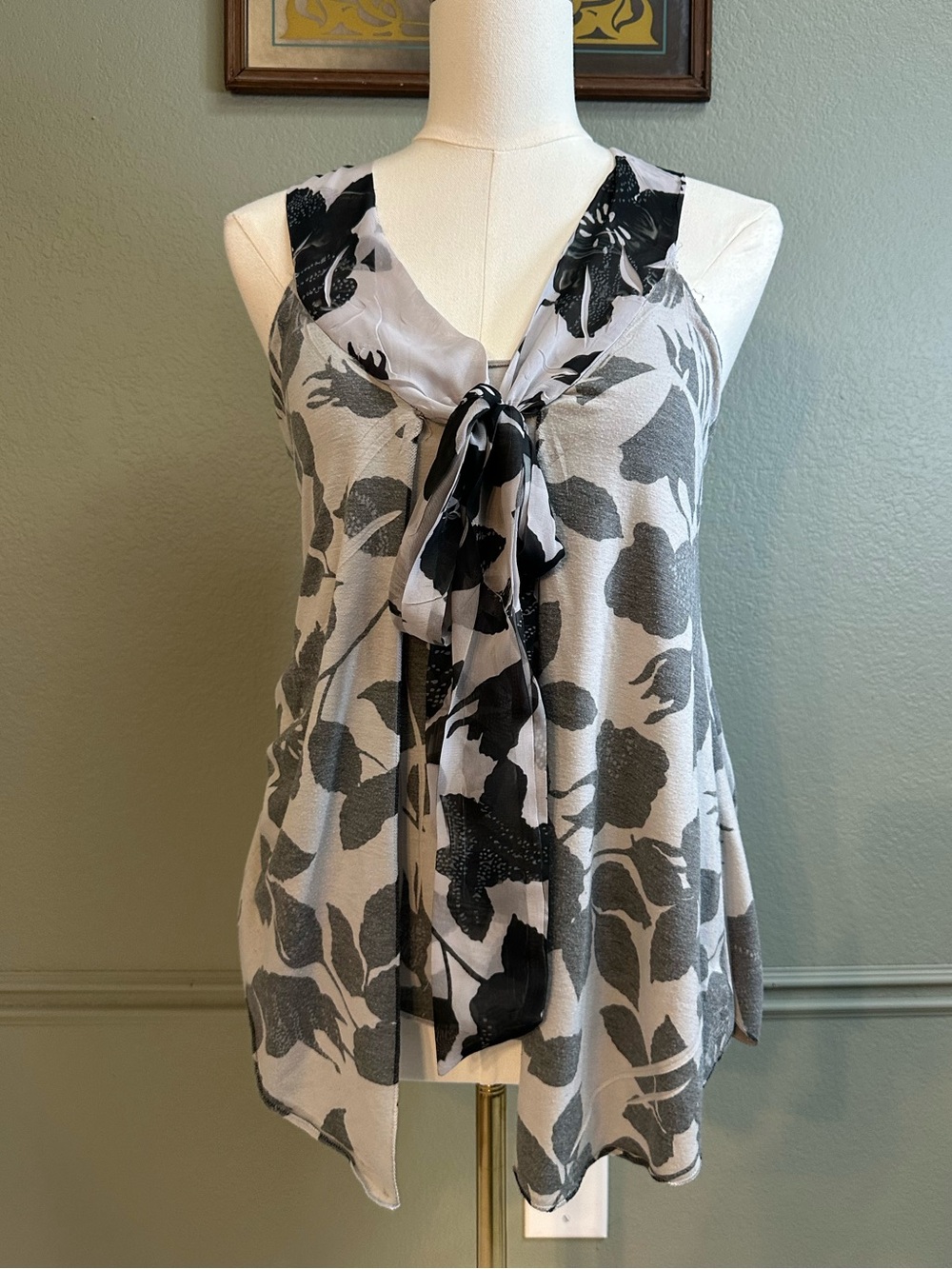 Daytrip Sleeveless Tie-Front Floral Tank Top - SMALL